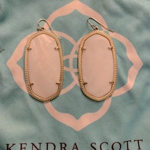 Danielle drop K: Earrings, please be considerate